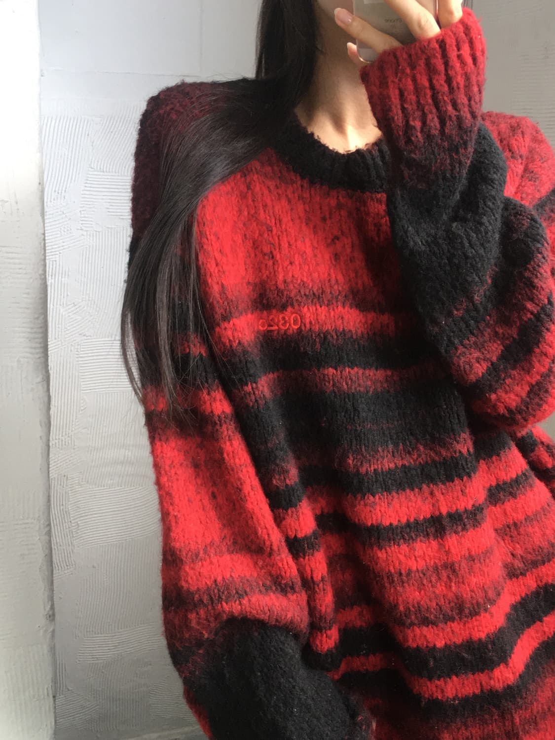 032C 로고 픽셀 그라데이션 레드 니트 상품이미지3