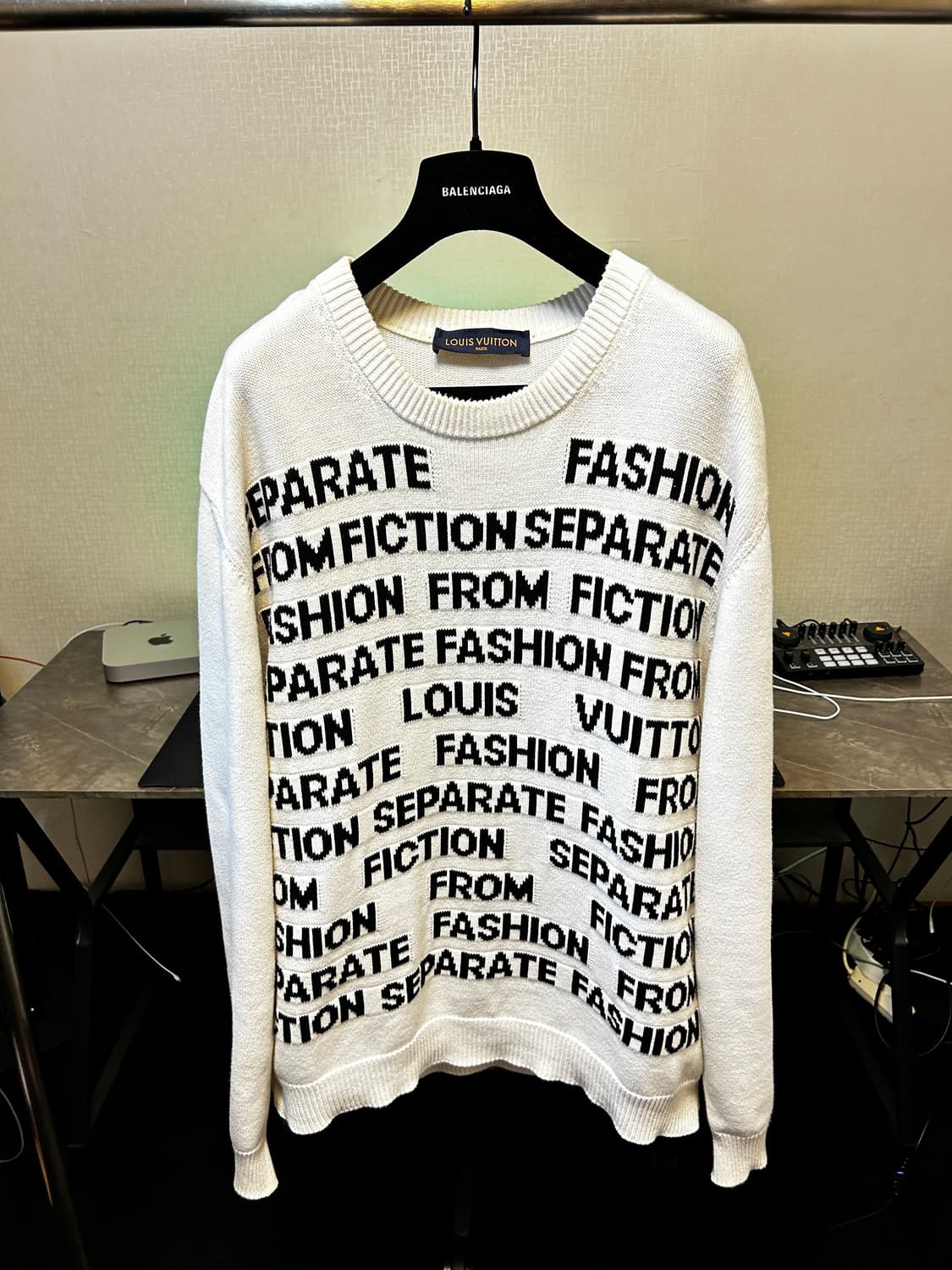 루이비통 레터스 니트 스웻 상품이미지1
