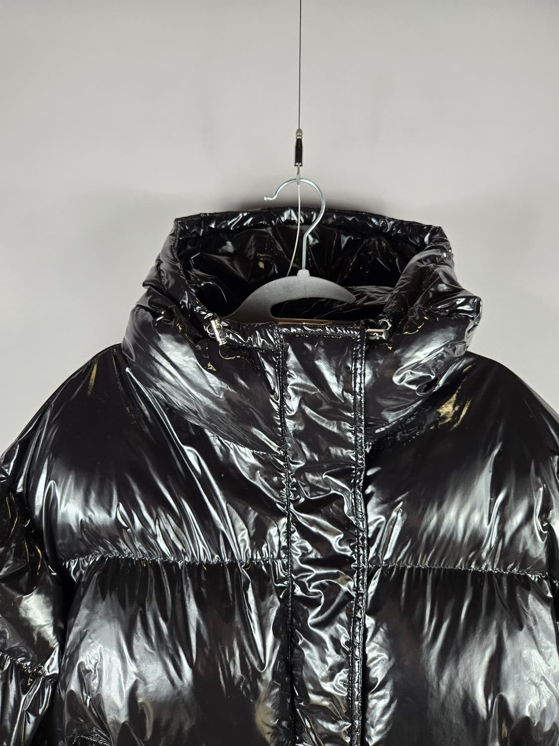 [무료배송]아워웨이브 F 글로시 후드 패딩 OURWAVE 유광 블랙 상품이미지2