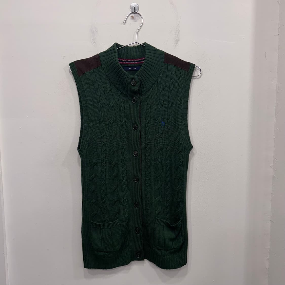 헤지스 스몰로고 울 꽈베기 니트 베스트 상품이미지2