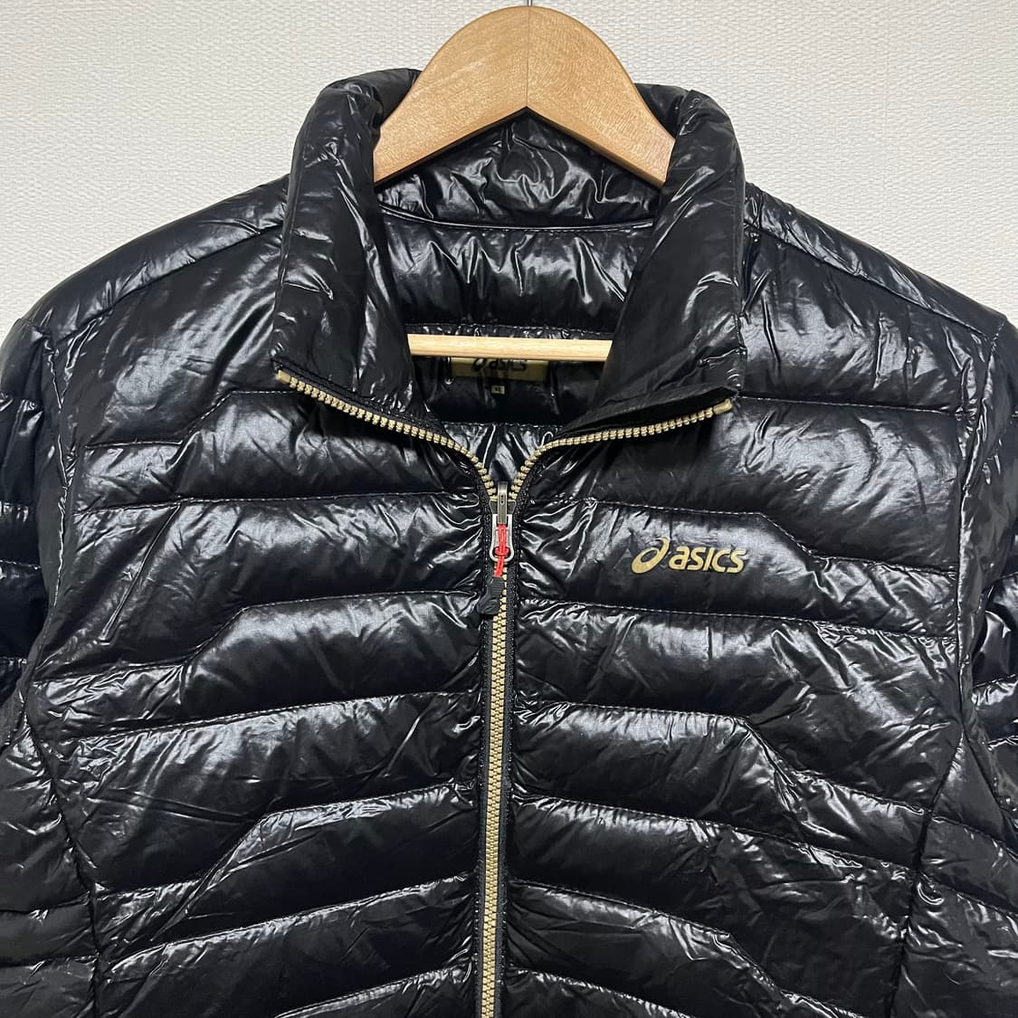 아식스 유광 경량패딩 상품이미지2