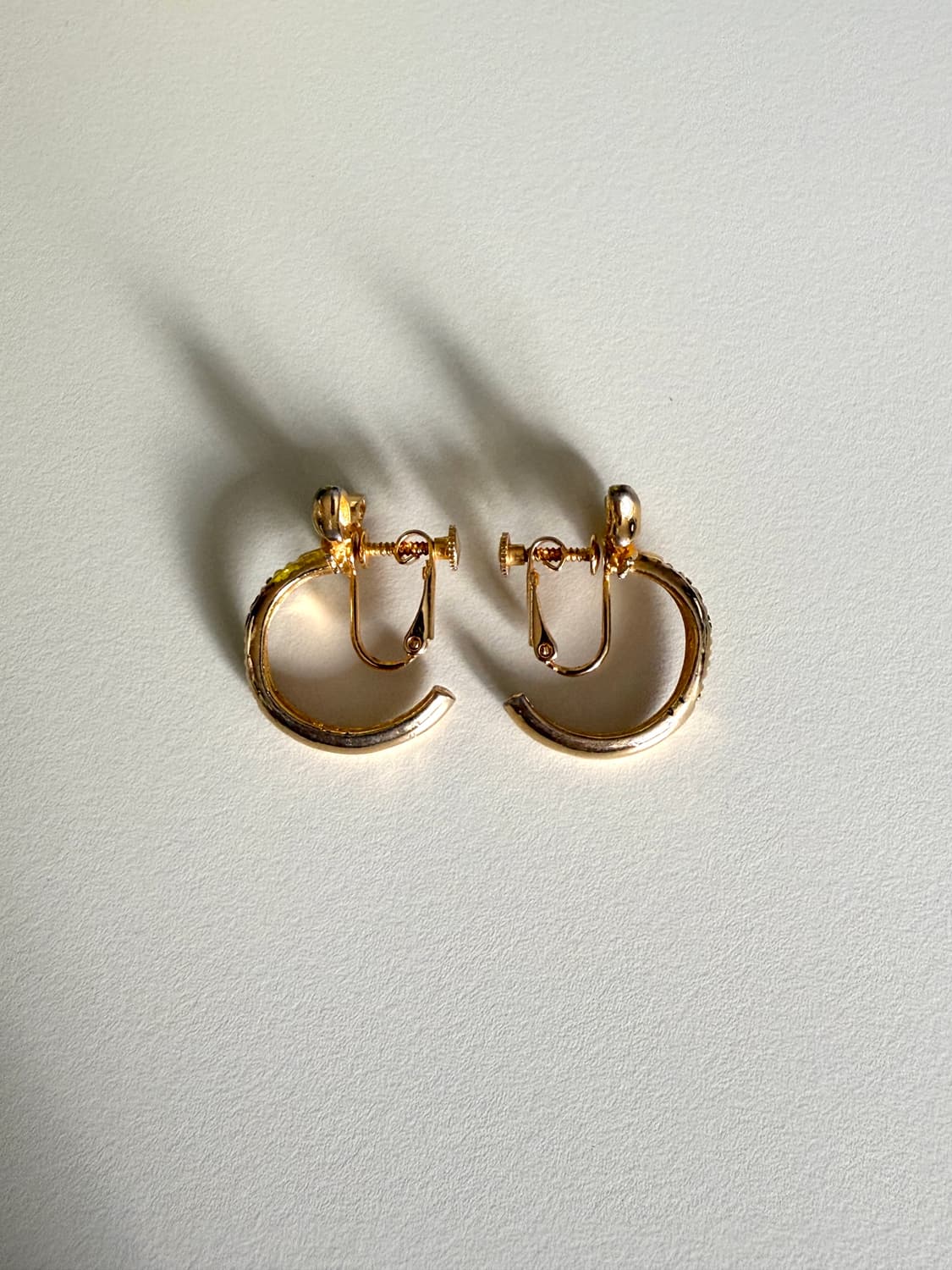 moschino 리본 로고 링 귀걸이 (스크류 귀찌) 상품이미지3