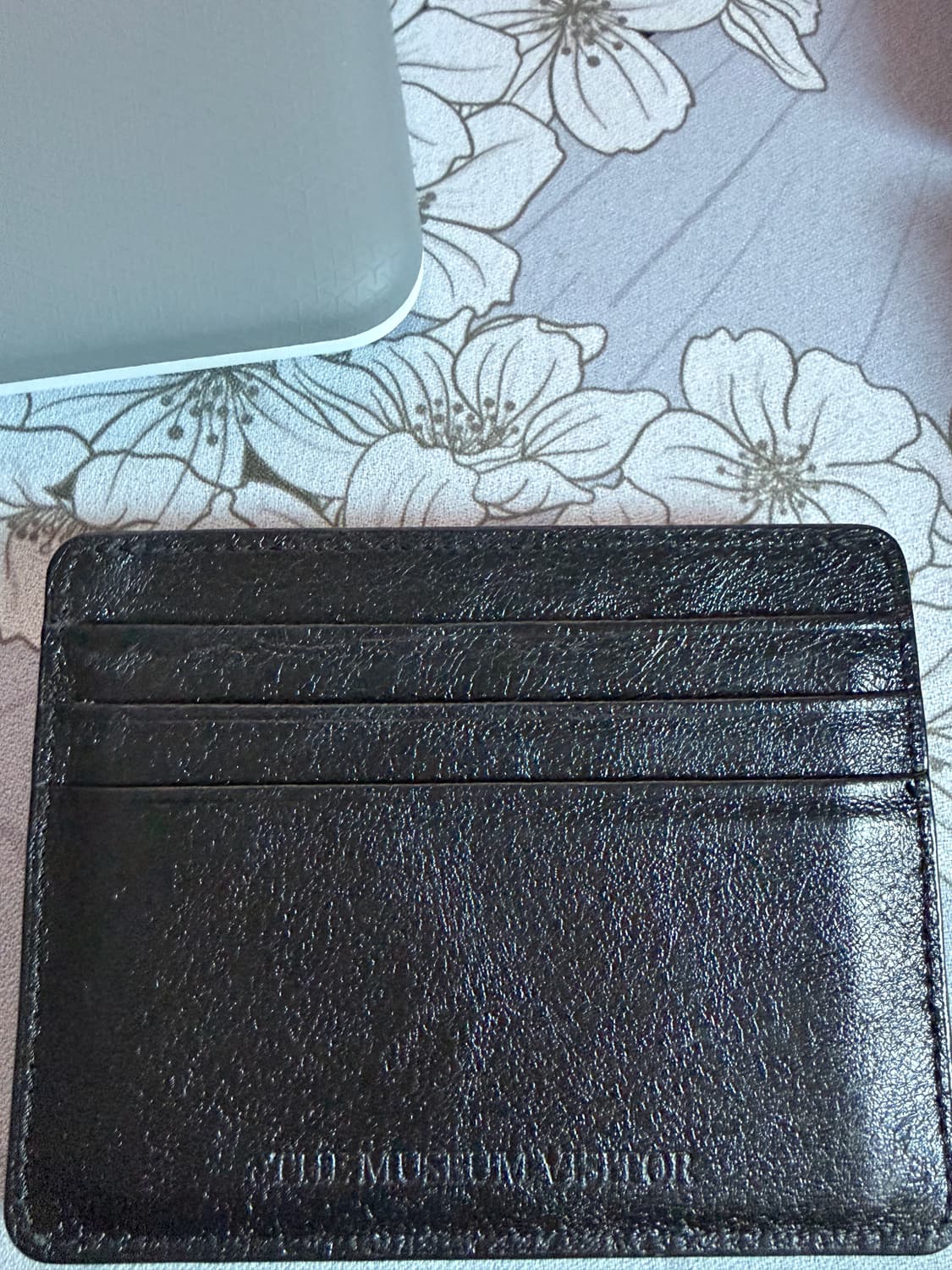 더뮤지엄비지터 블랙 카드지갑 상품이미지1