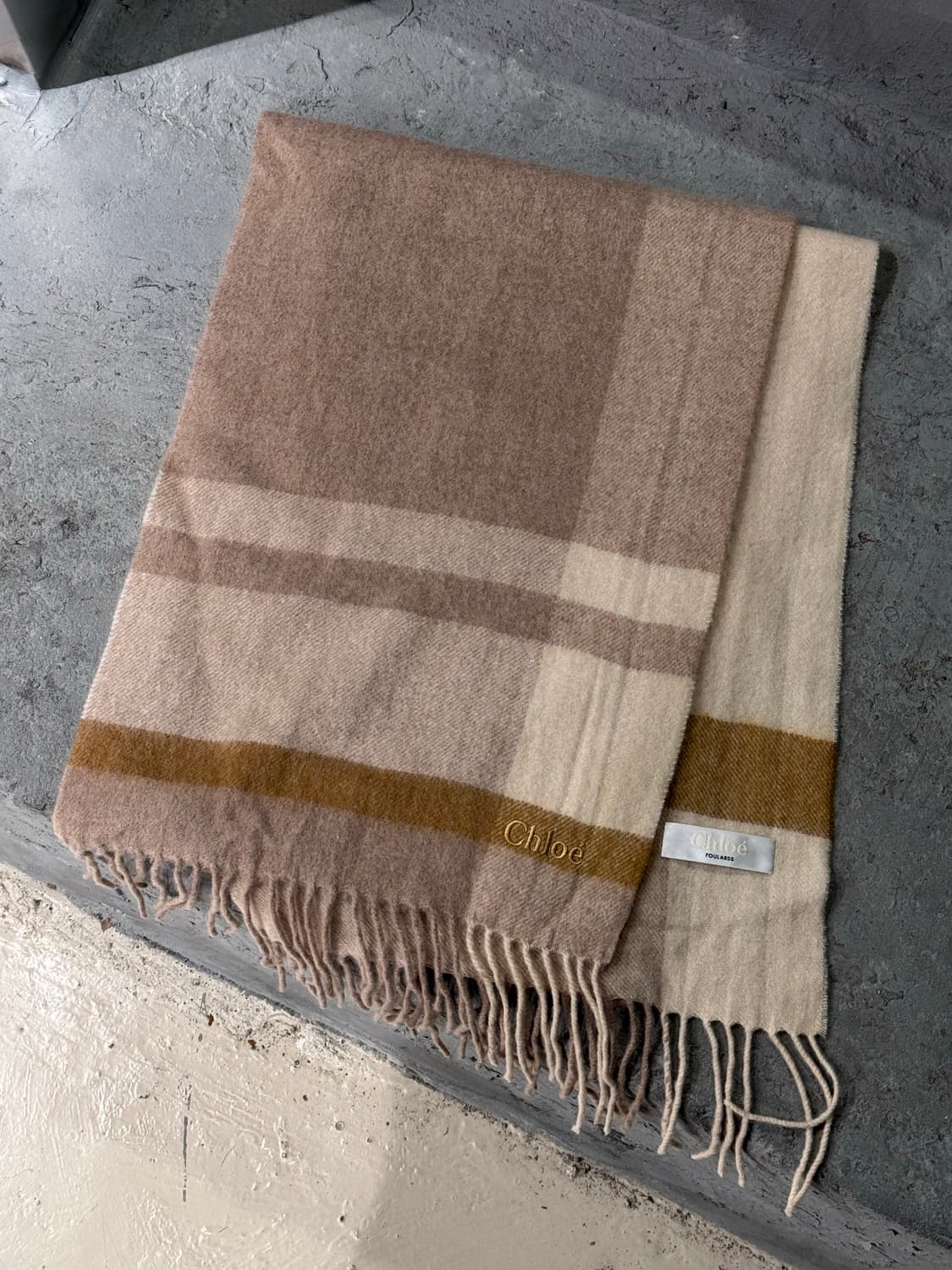 끌로에 체크 베이지 캐시미어 머플러 상품이미지1