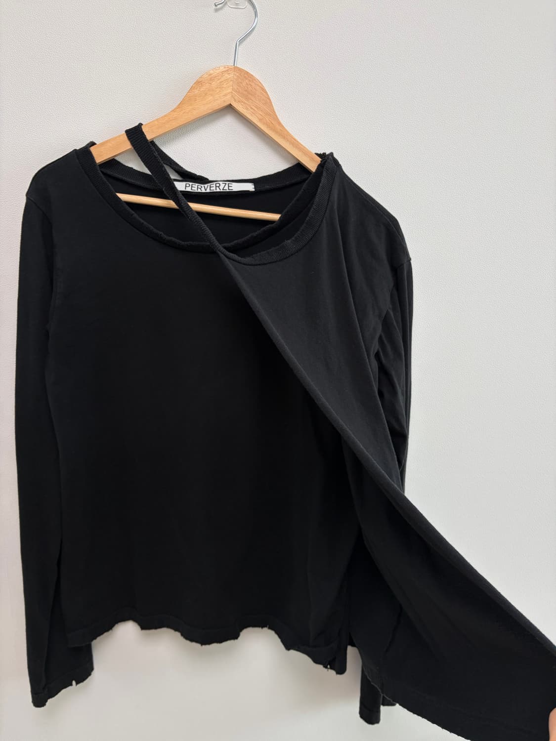 퍼버즈 컷아웃 롱슬리브 상품이미지3