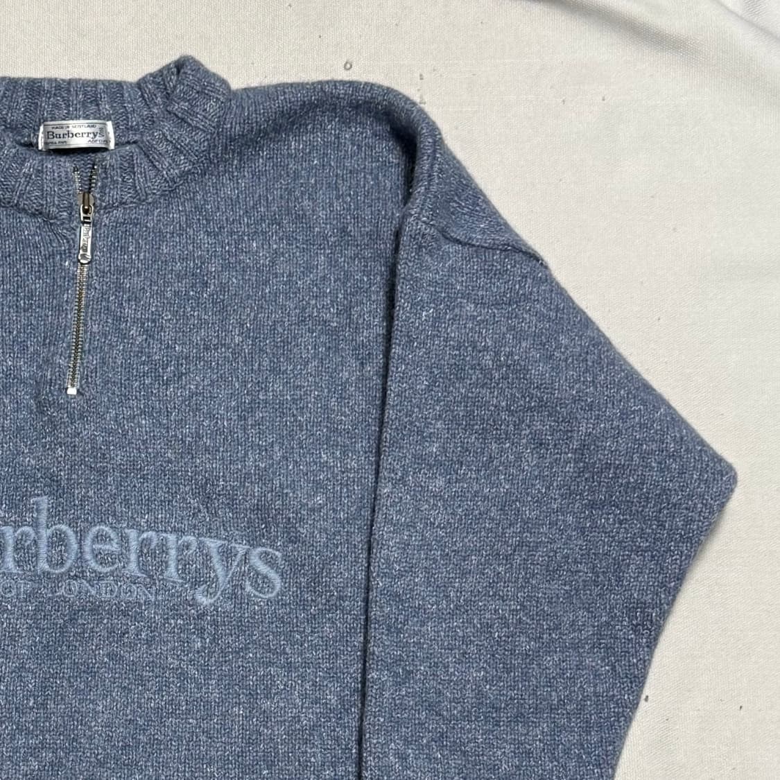 버버리 스카이블루 하프 집업 울 니트 상품이미지1
