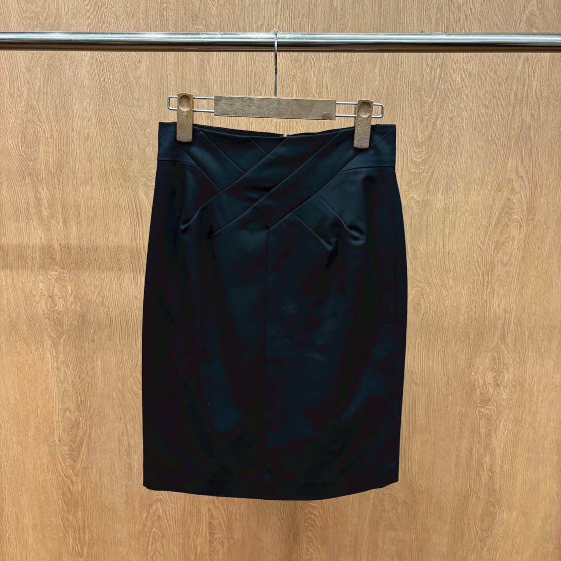 캘빈클라인 H라인 펜슬 미디 스커트 허리 교차 절개 슬릿 디테일 블랙 상품이미지2