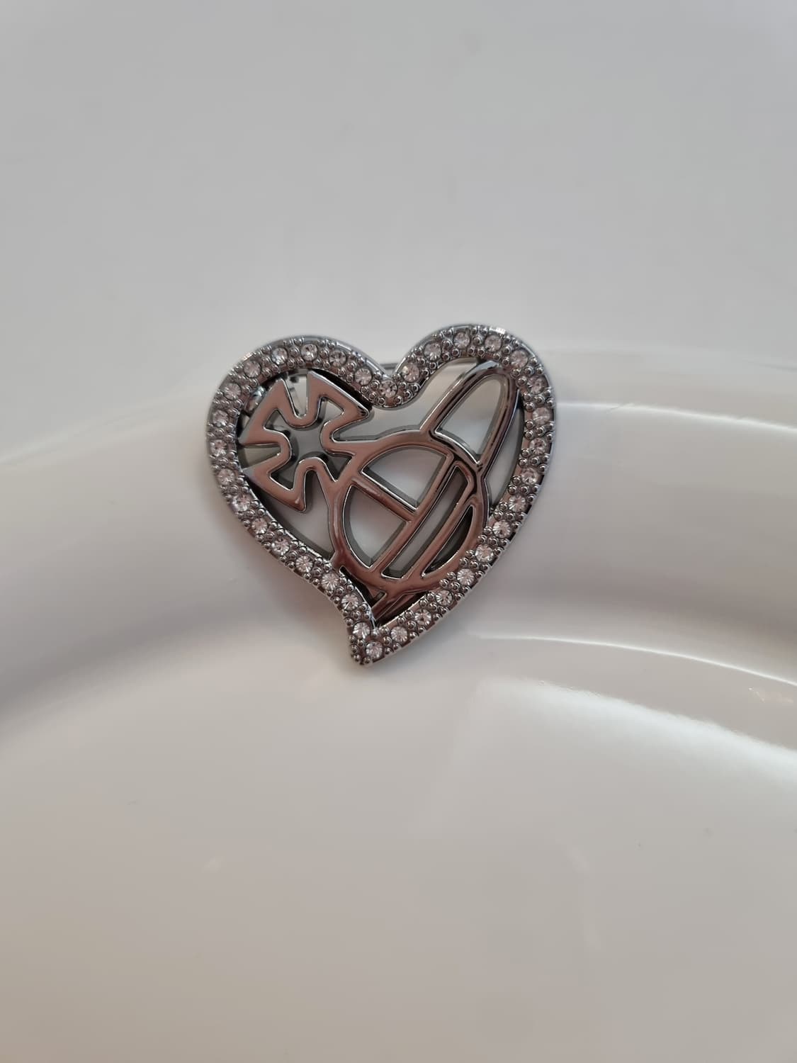 비비안웨스트우드 업사이클링 하트 우주선 브로치 상품이미지3