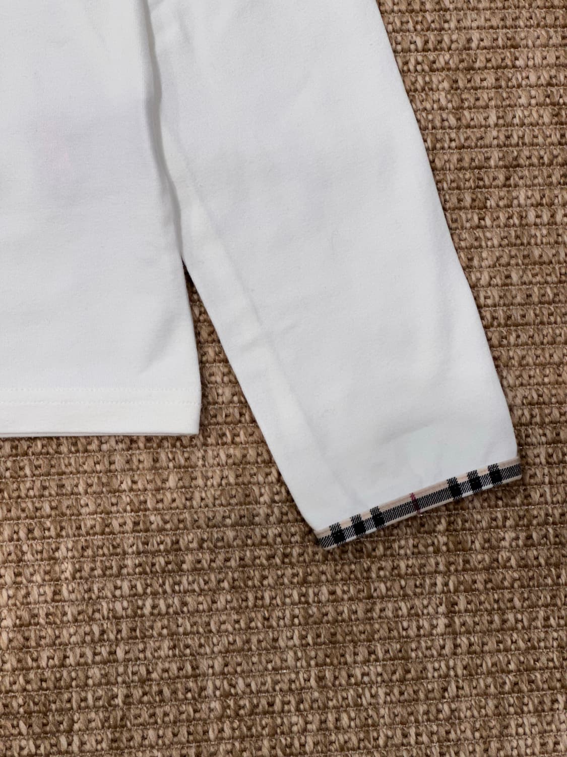 버버리 화이트 긴팔티 상품이미지4