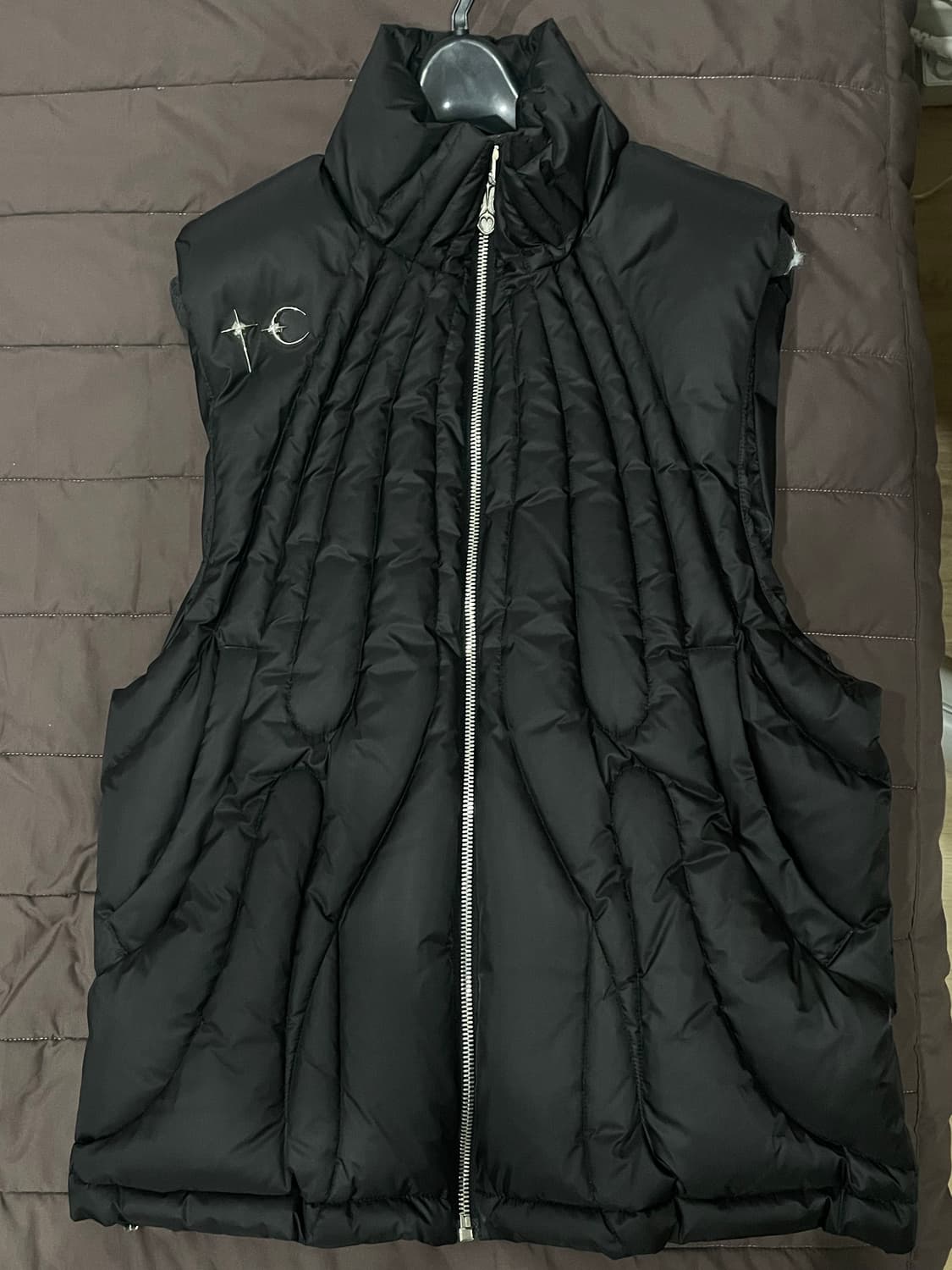 떠그클럽 케이브 구스 다운 조끼패딩 m (새상품/풀박) 상품이미지1