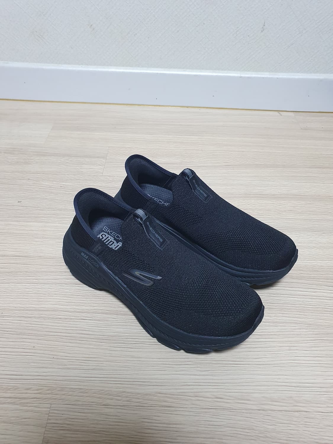 스케쳐스 맥스쿠션 아치핏 블랙 슬립온 245 상품이미지2