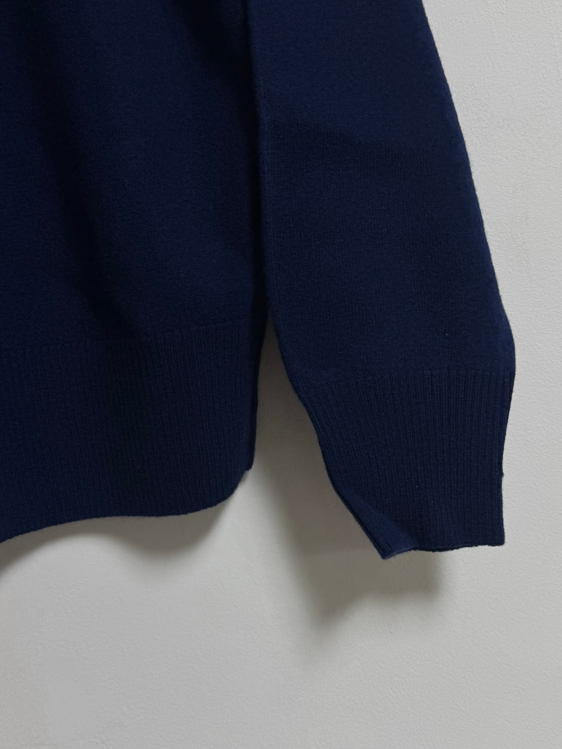 하시에 슬릿 니트 네이비 s 새상품 (129000원) 상품이미지10