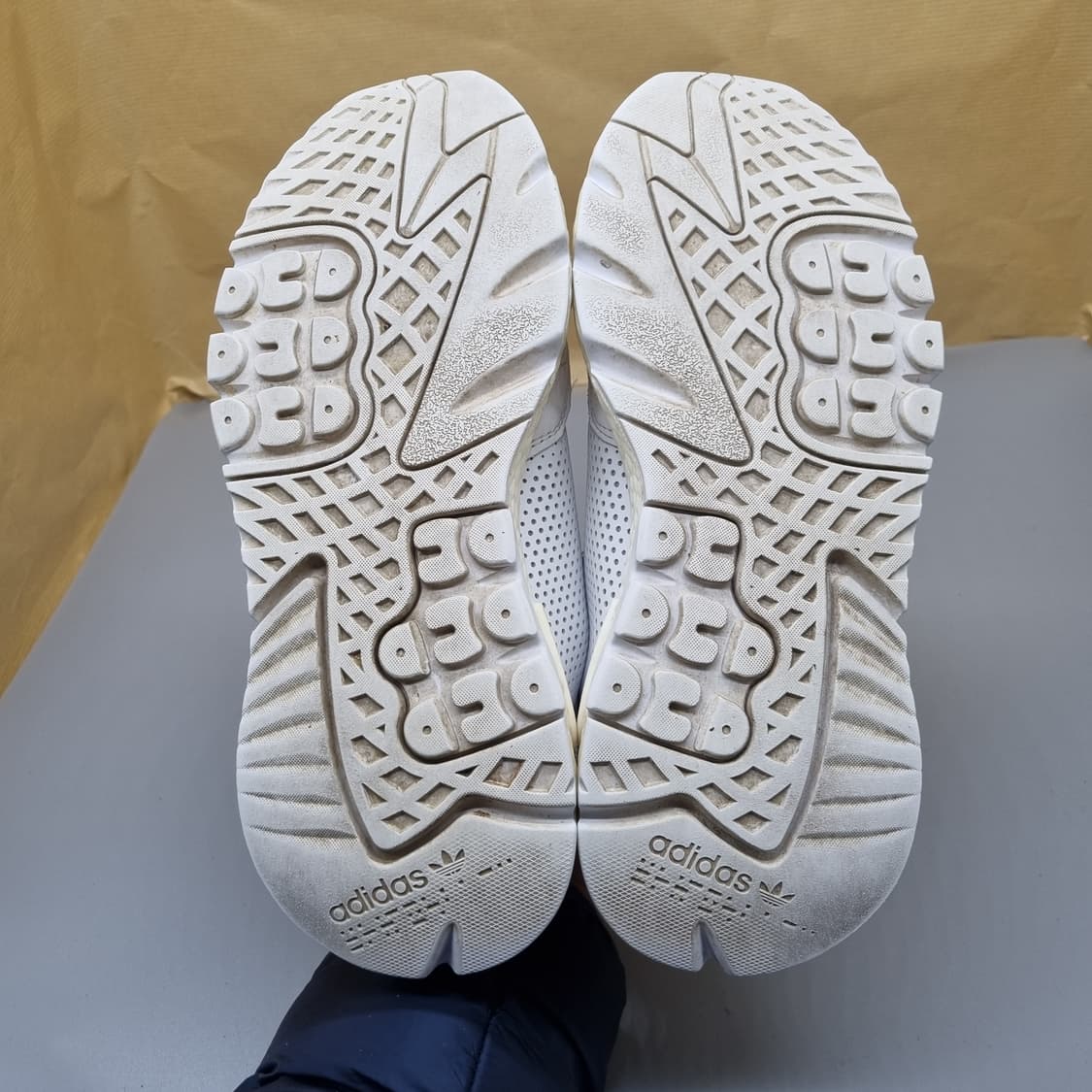 아디다스 나이트조거 화이트 운동화255  상품이미지3