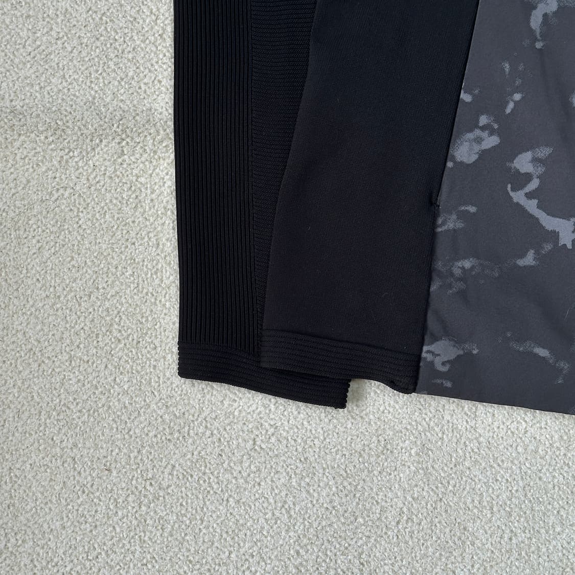 헤지스 골프 패턴 배색 하이넥 점퍼 상품이미지4