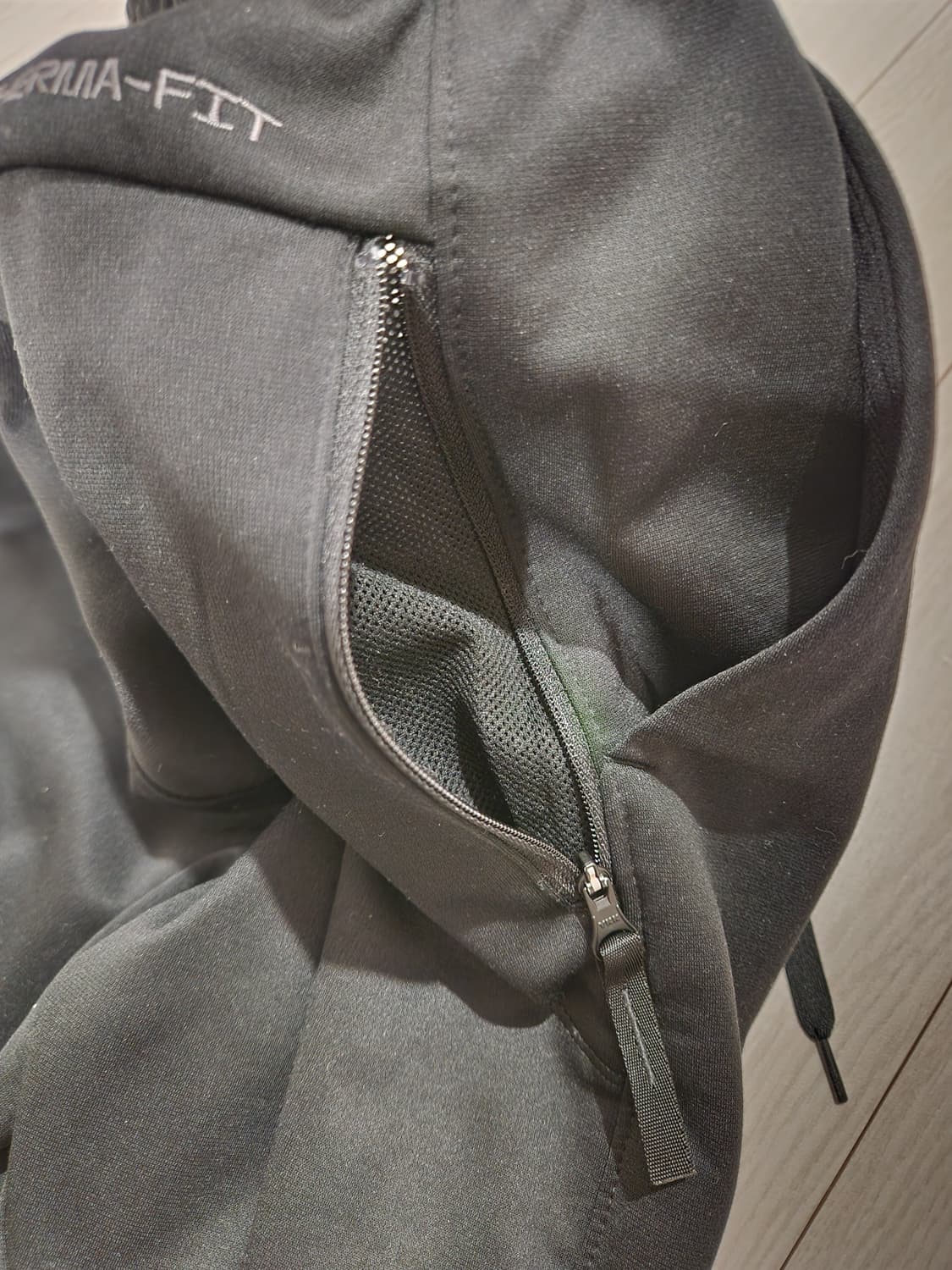 나이키 THERMA-FIT 기모 팬츠 사이즈s

사진이 이상하게 나왔는데 상품이미지5