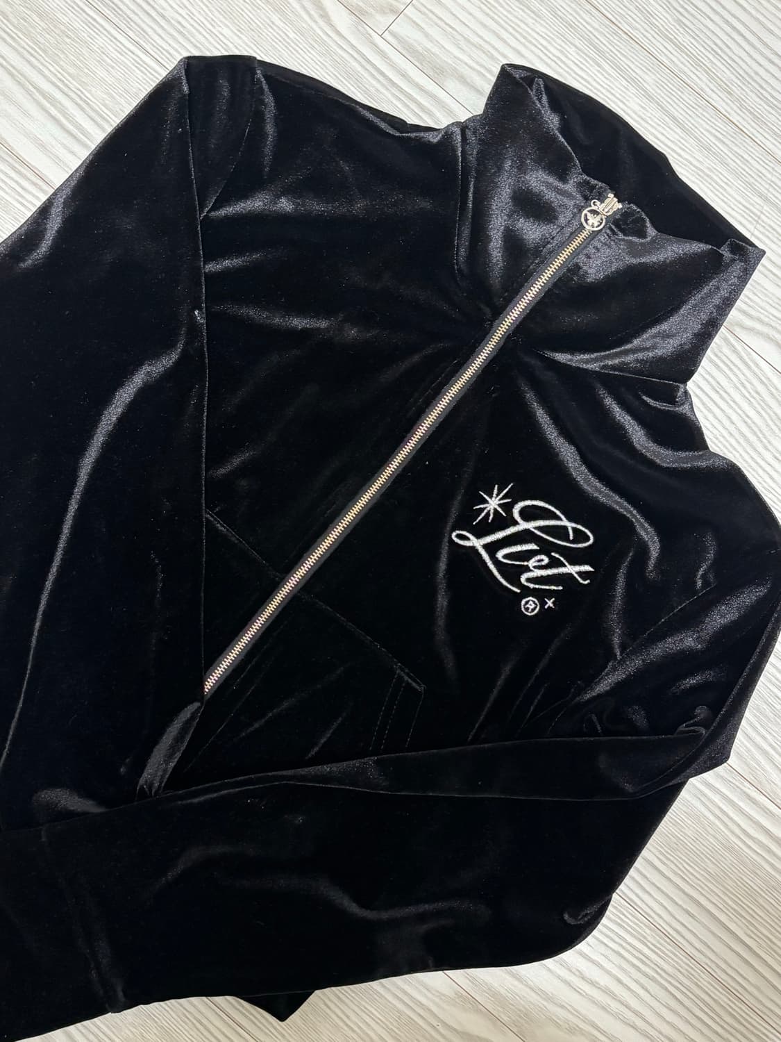 러브이즈트루 벨벳 셋업 상품이미지3