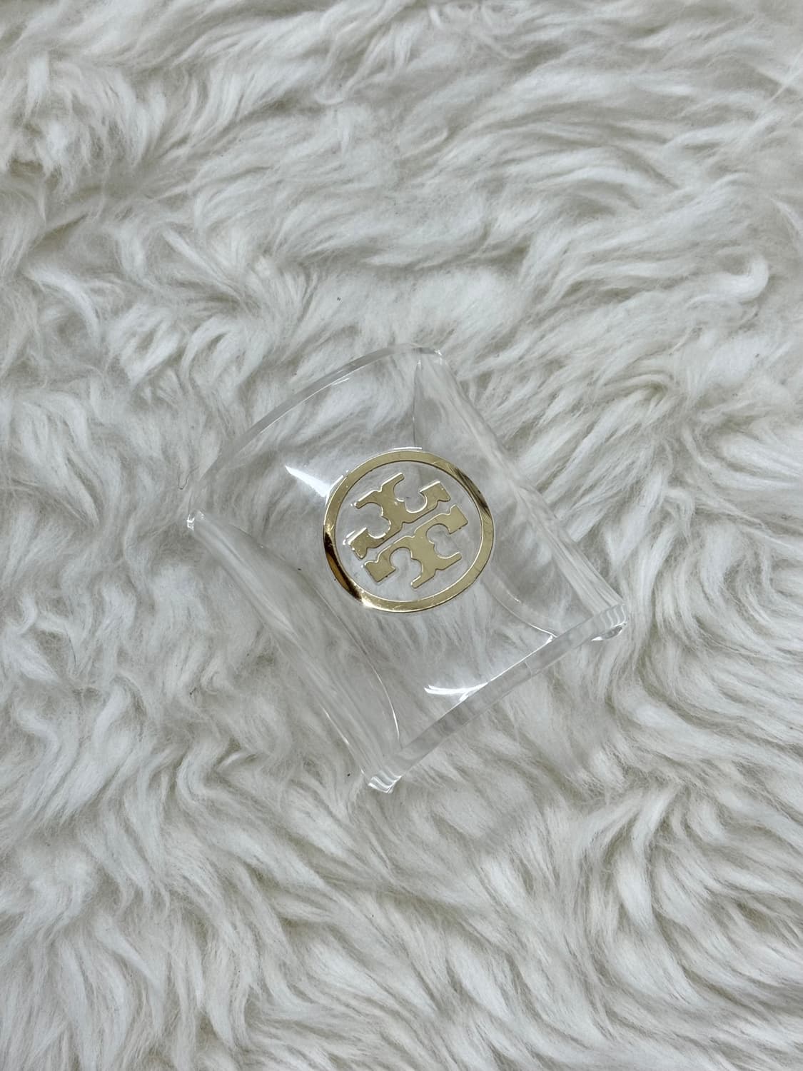 토리버치 클리어 루사이트 로고 와이드 커프 브레이슬릿 상품이미지2