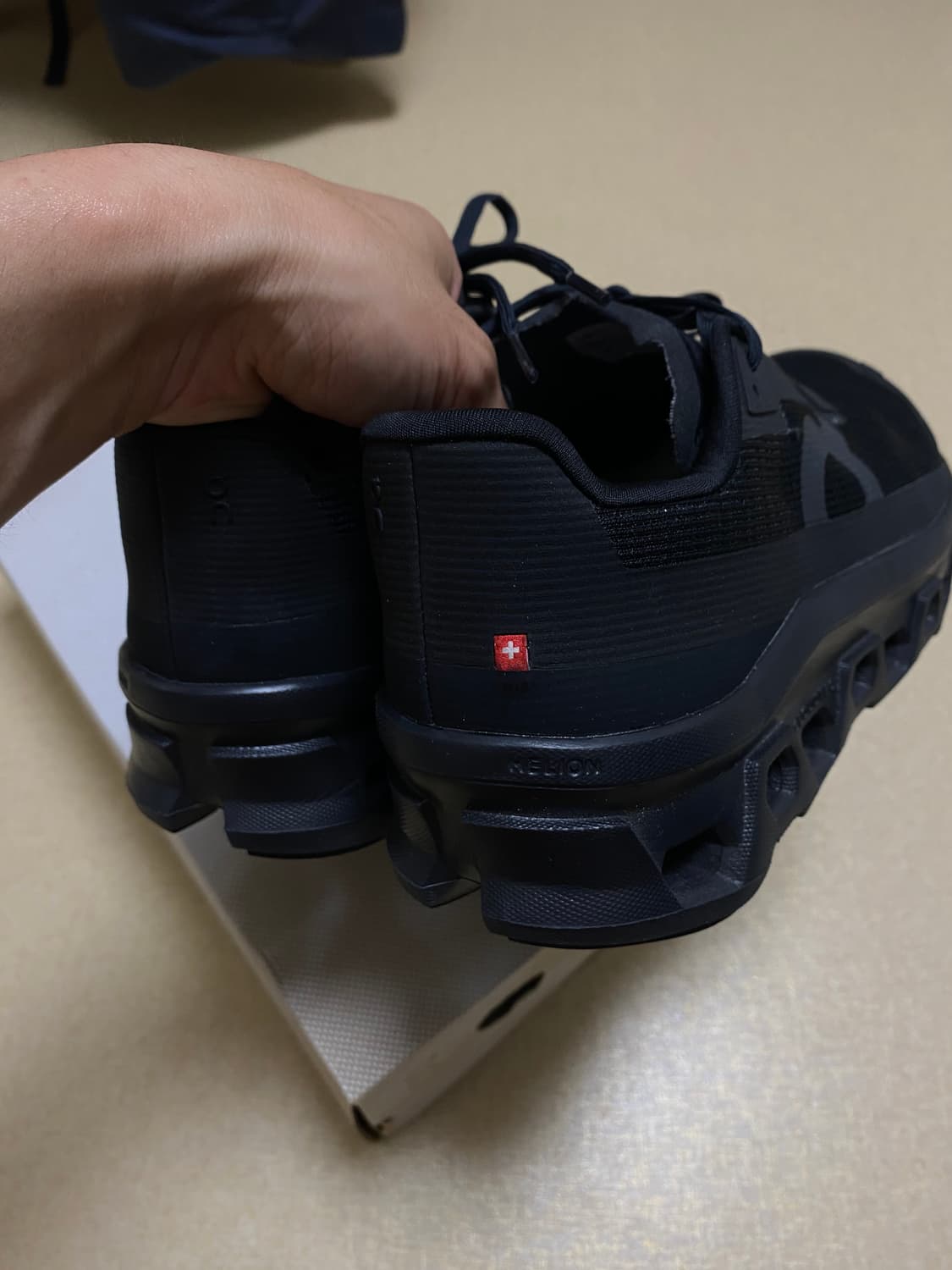 온 클라우드몬스터 보이드 블랙 265mm 상품이미지5