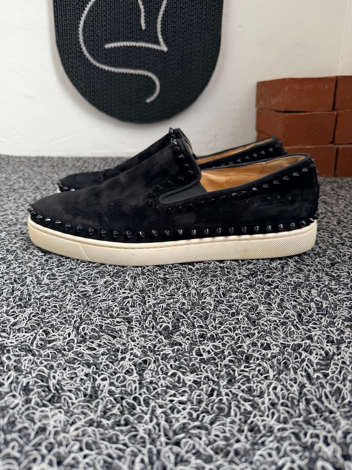 크리스찬 루부탱 피크보트 스웨이드 스파이크 슬립온 상품이미지2