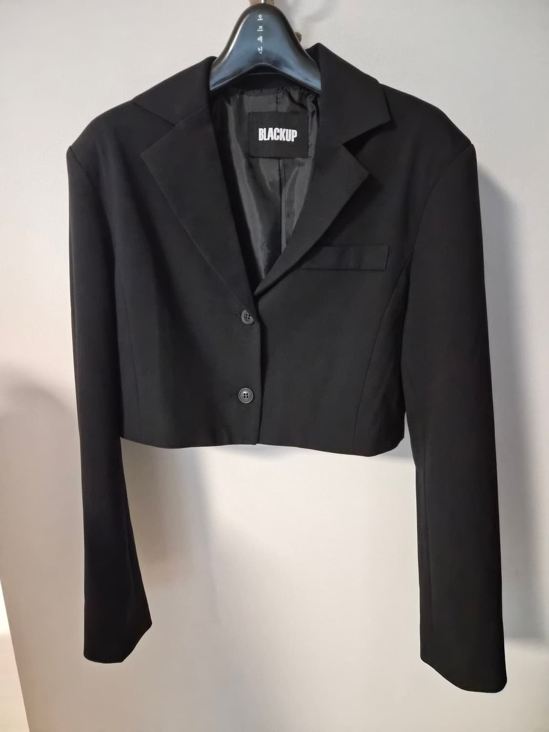 새상품 블랙업(BLACKUP)의 크롭 블레이저 자켓 상품이미지1