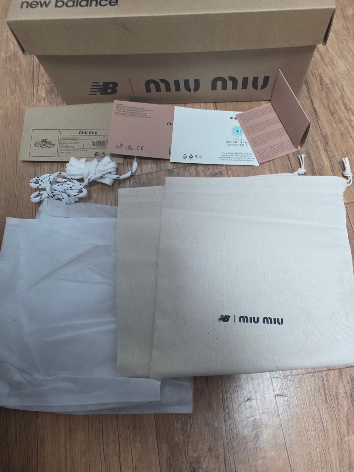 뉴발란스 미우미우 상품이미지2