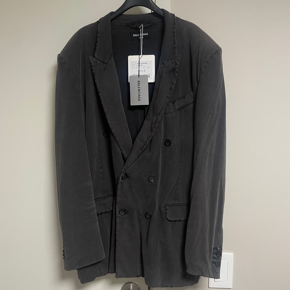 [L] 발렌시아가 21FW worn out double blazer 상품이미지4