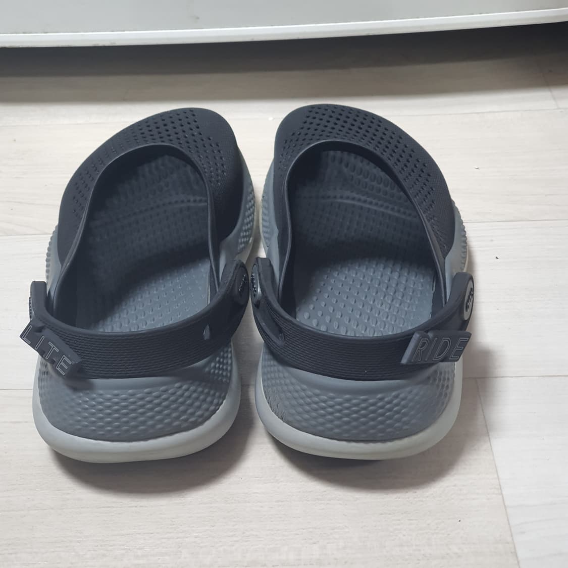 크록스 라이트라이드 클로그 M4/W6 230
 상품이미지4