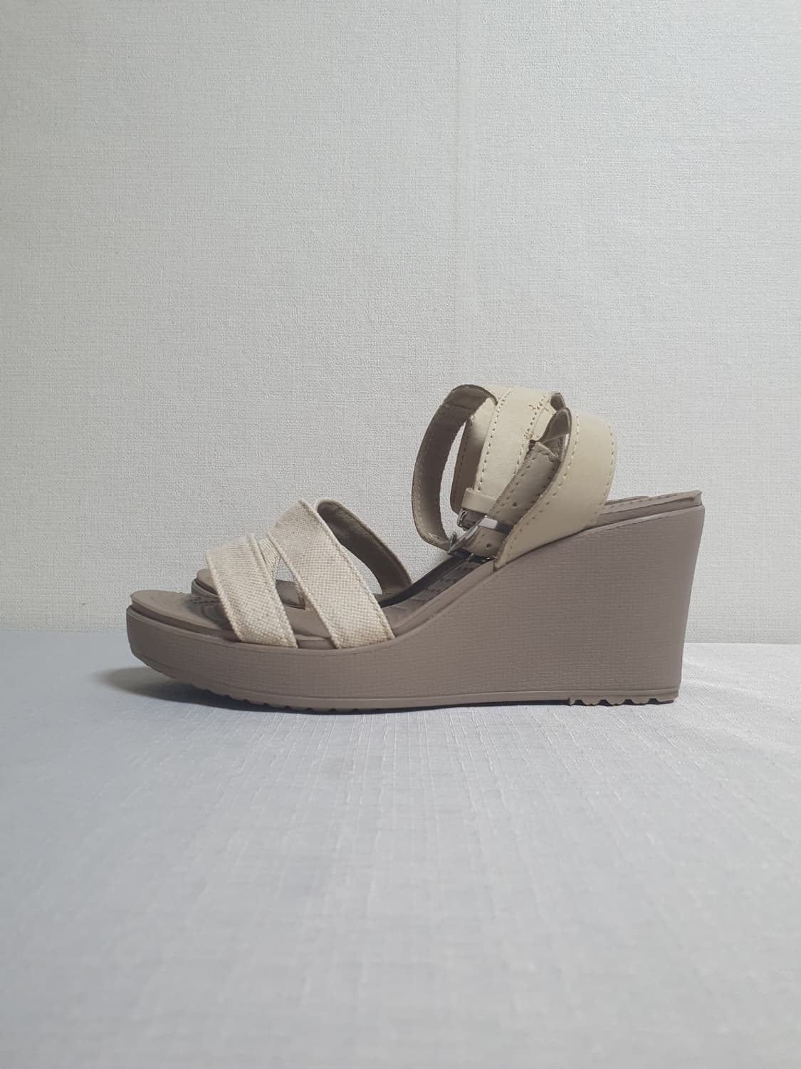 240mm 크록스 레이 웨지 샌들 베이지 W7 상품이미지3