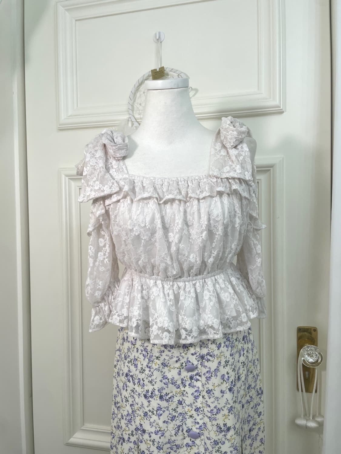 MICHELL MACARON white lace off-shoulder 상품이미지1