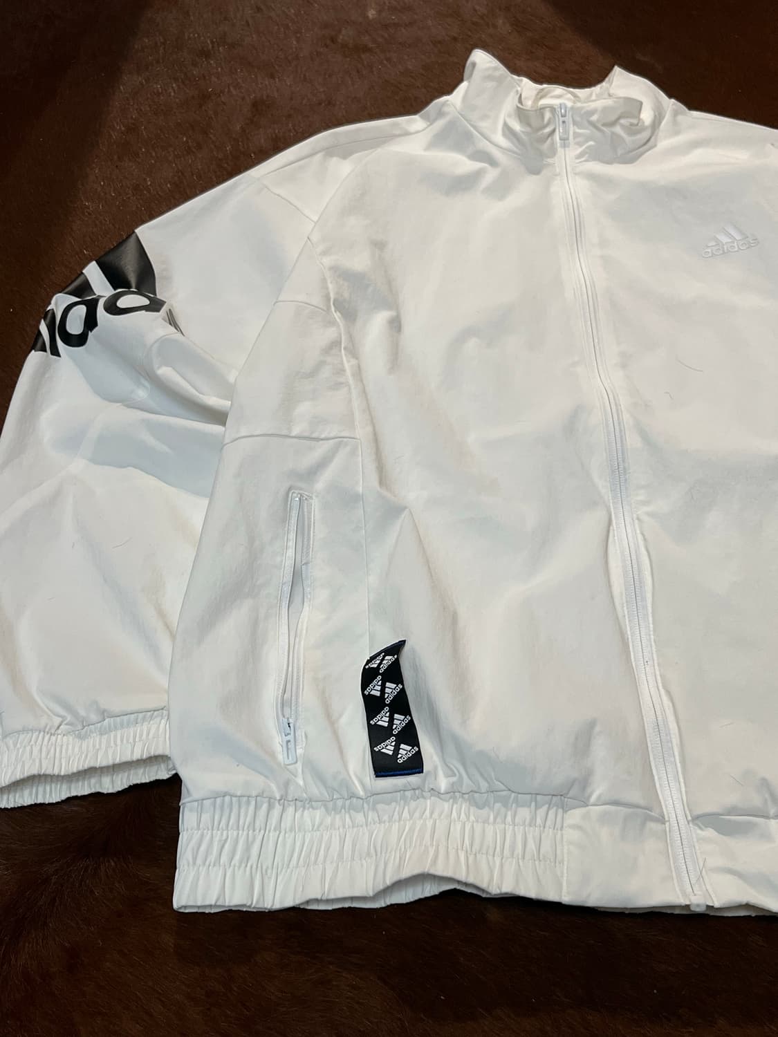 아디다스 암 로고 바람막이 상품이미지6