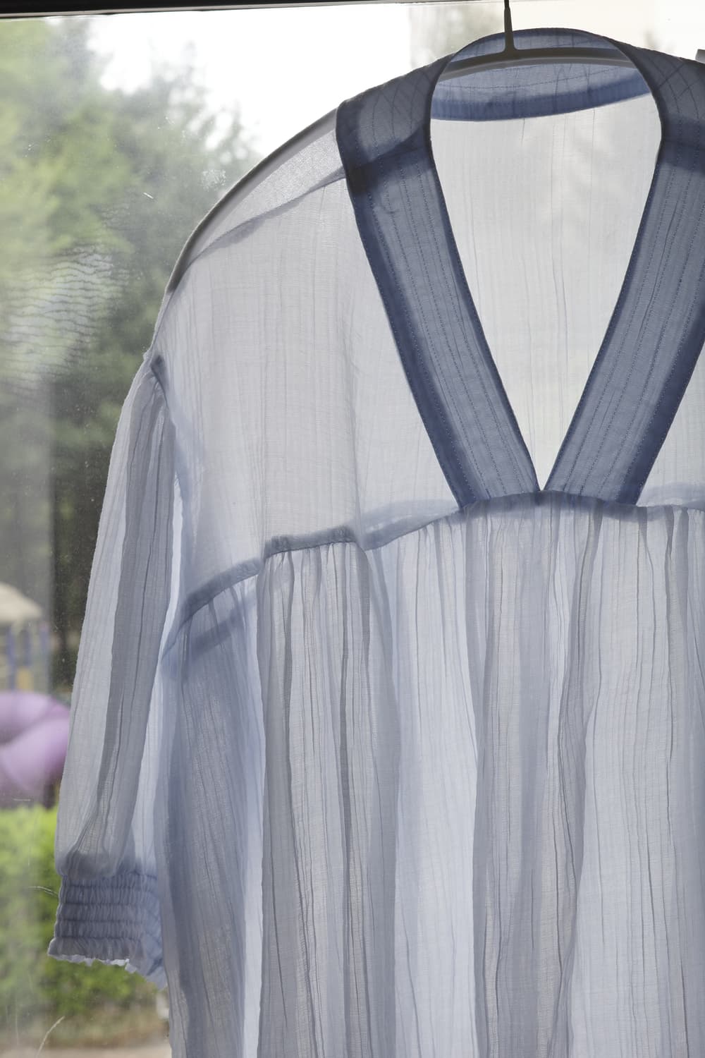  RIRIEL 하늘색 브이넥 블라우스 상품이미지8