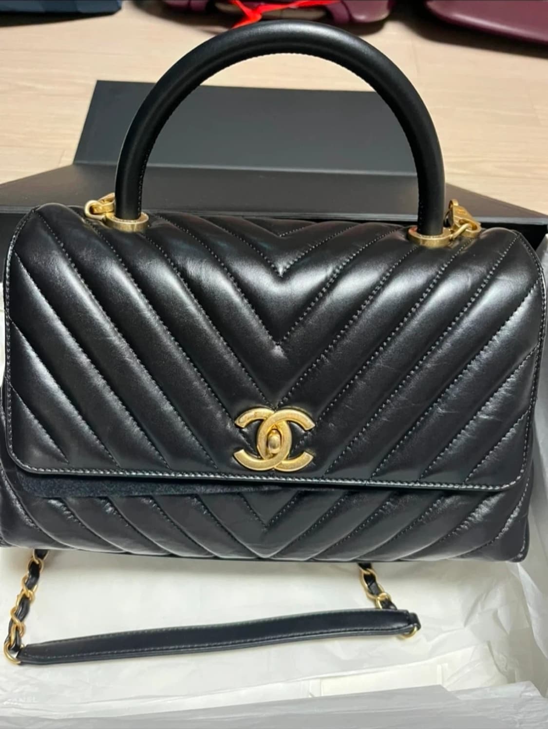 샤넬 코코 핸들 쉐브론 블랙 미듐 상품이미지1