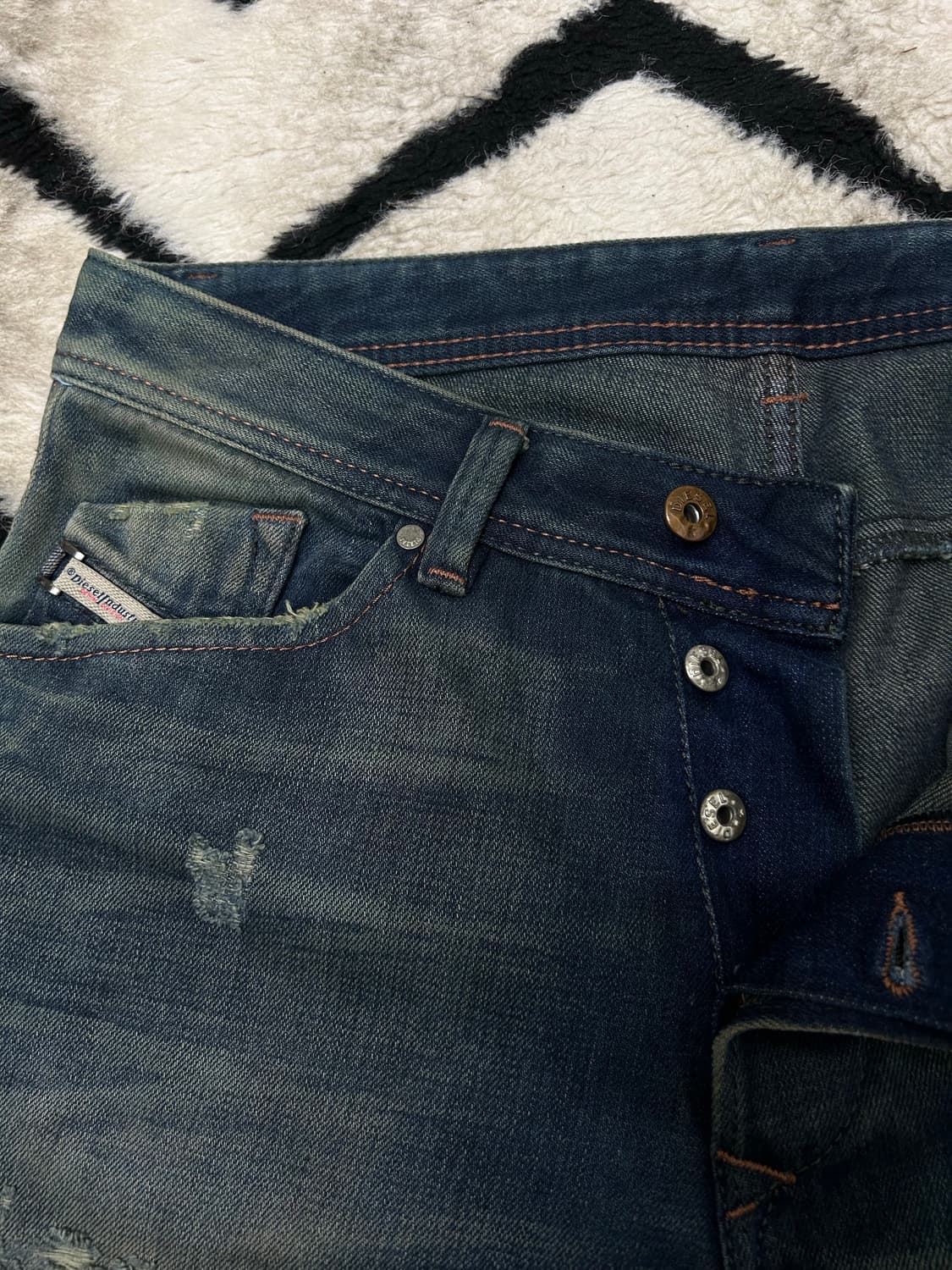 [32]디젤 Darron 데미지 워싱 데님팬츠/래귤러슬림 상품이미지4