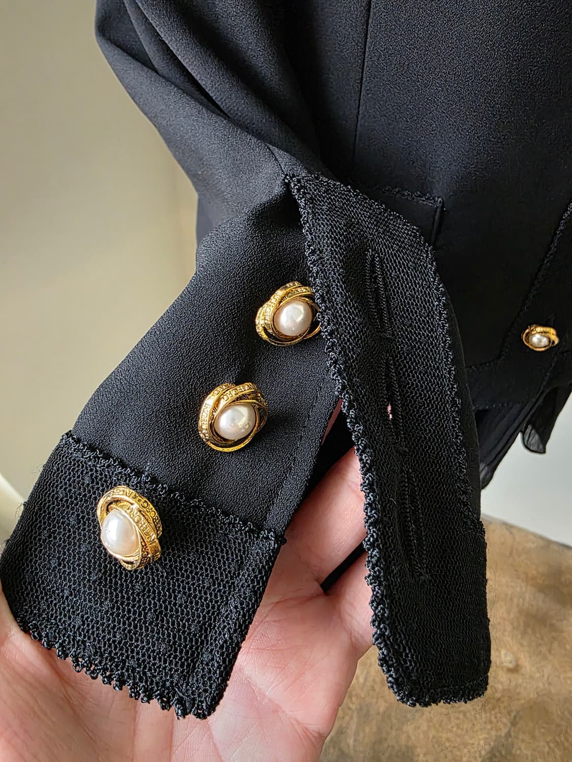 INGEBORG 잉게보르그 블랙 각인 단추 리본 포인트 자켓 상품이미지4