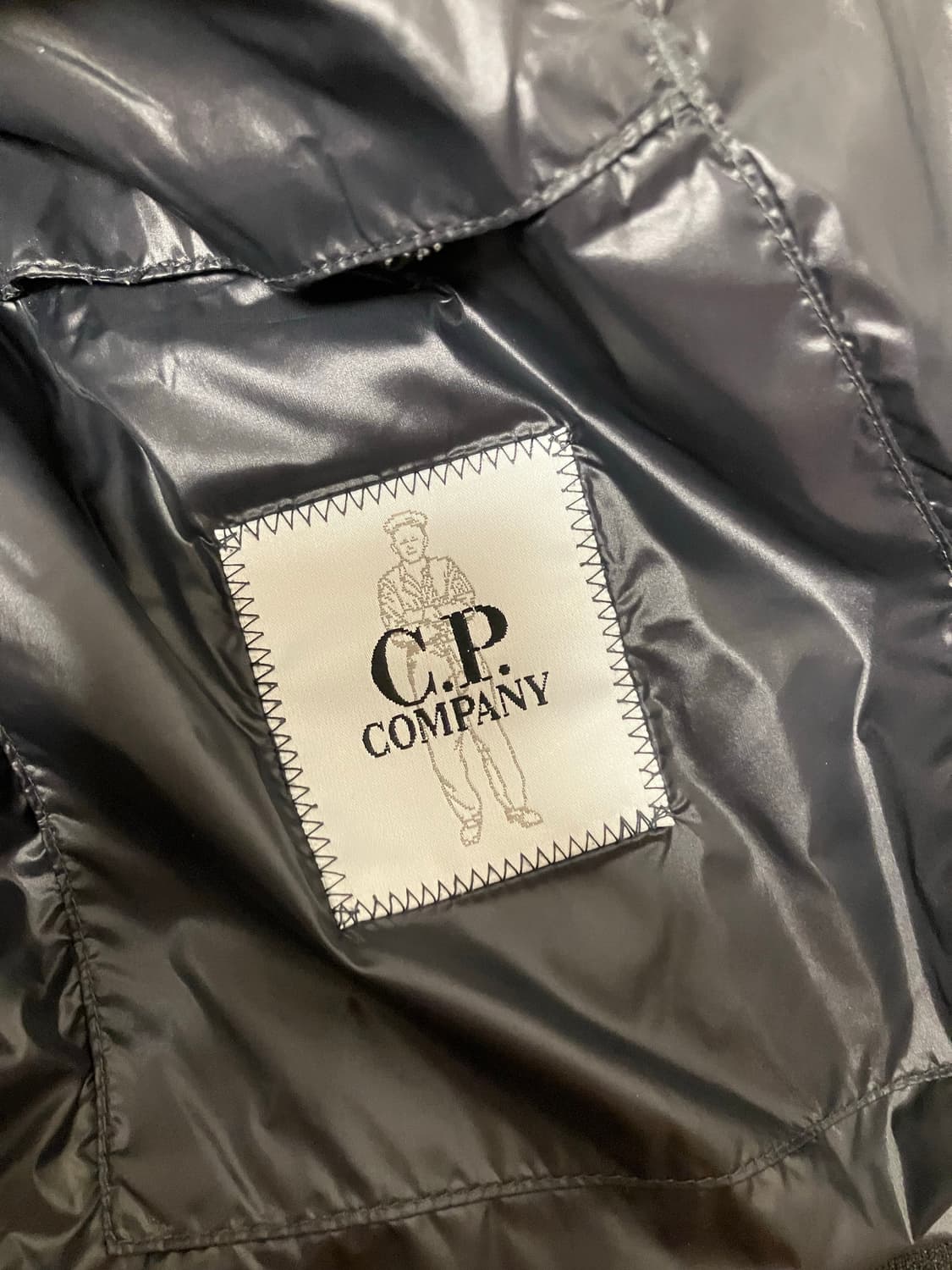 CP컴퍼니 DD쉘 다운 자켓 블랙M 상품이미지6