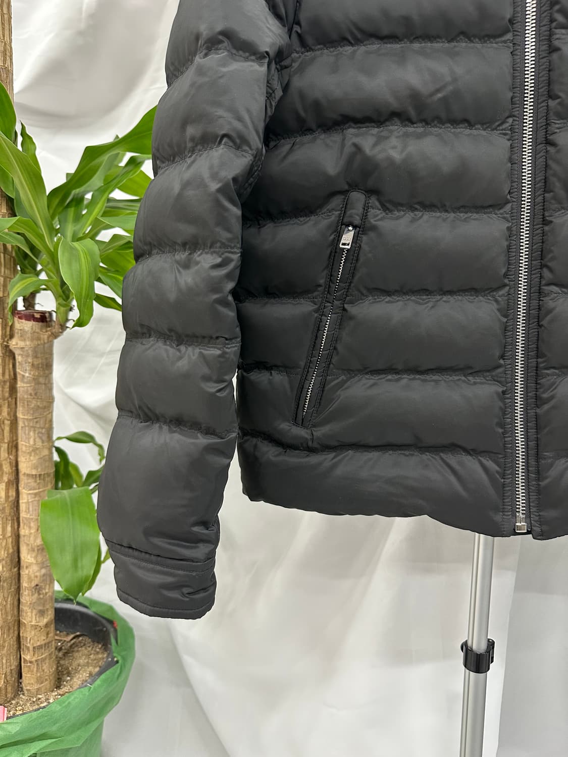 [정품] 프라다 삼각로고 다운 숏 패딩 자켓 48사이즈 상품이미지5