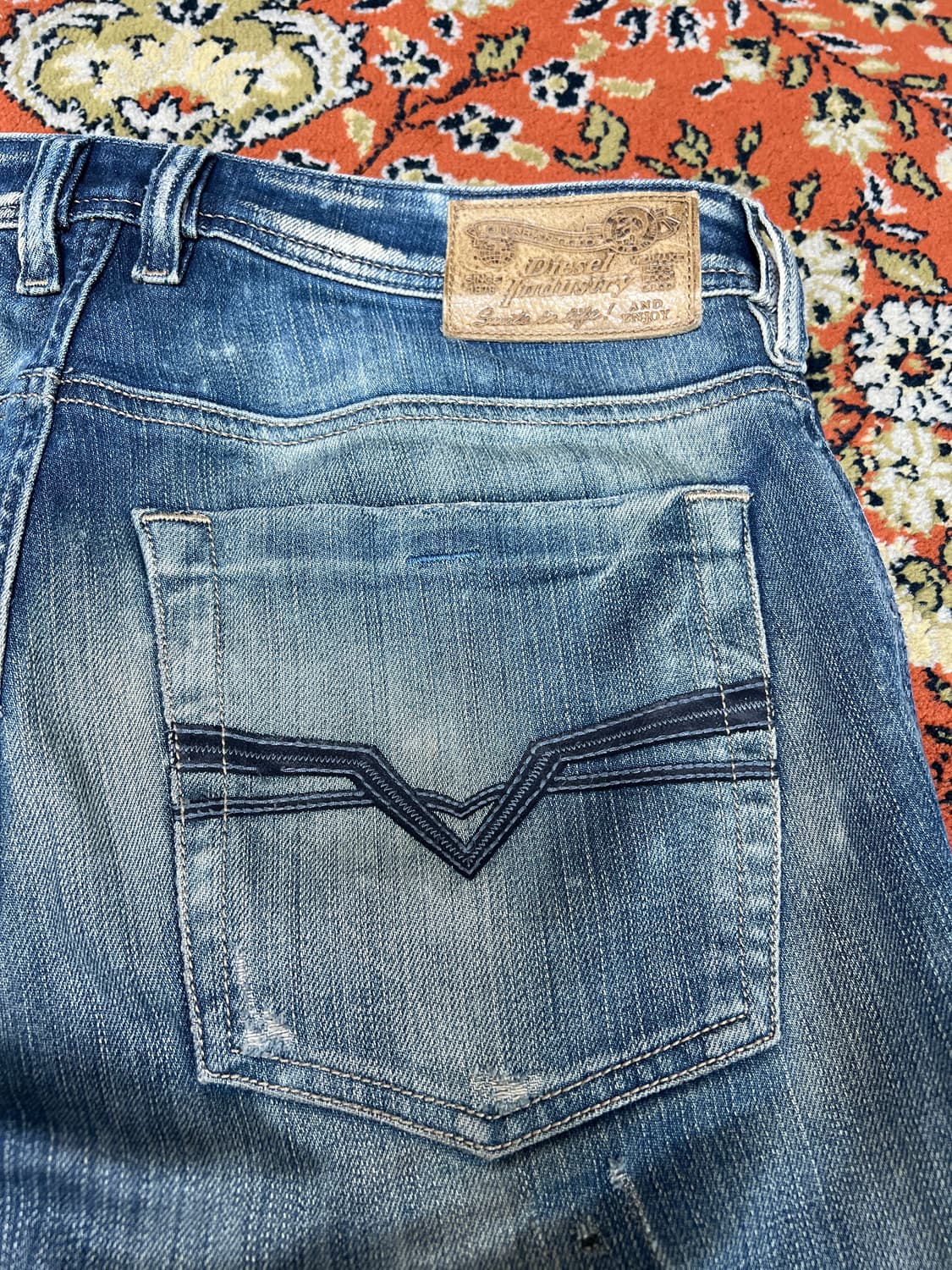 [28] 디젤 자티니 부츠컷 데님 팬츠 상품이미지5