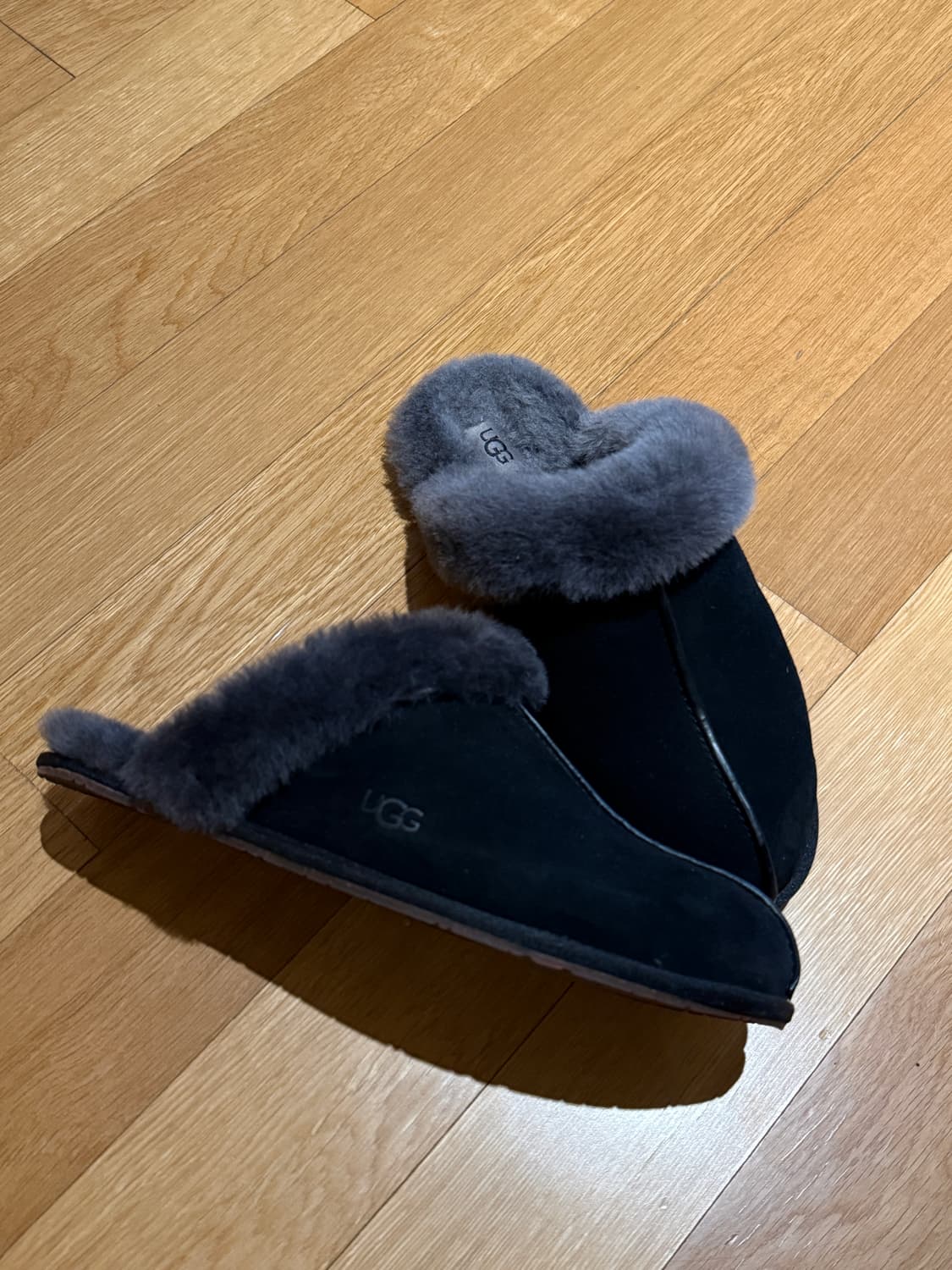 어그 스커페트2 블랙 280 상품이미지1