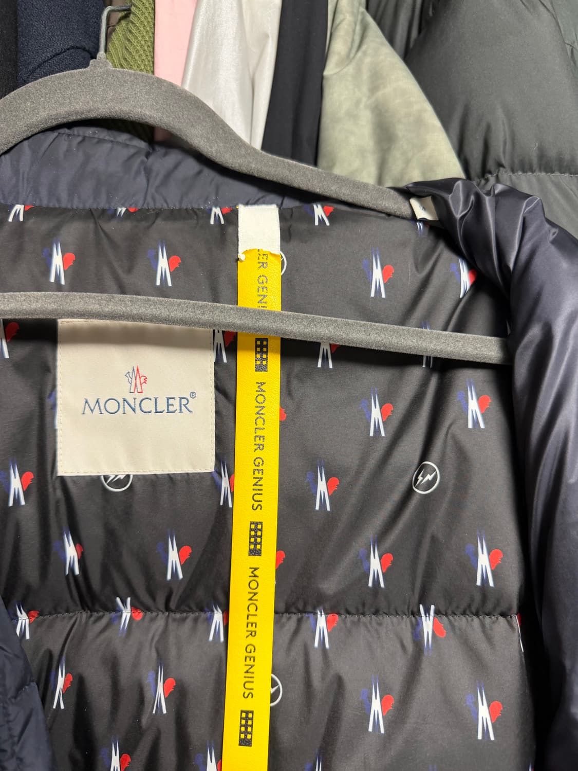 [3] 몽클레어 x 프라그먼트 백스테이지 패딩 셔츠 자켓 상품이미지4