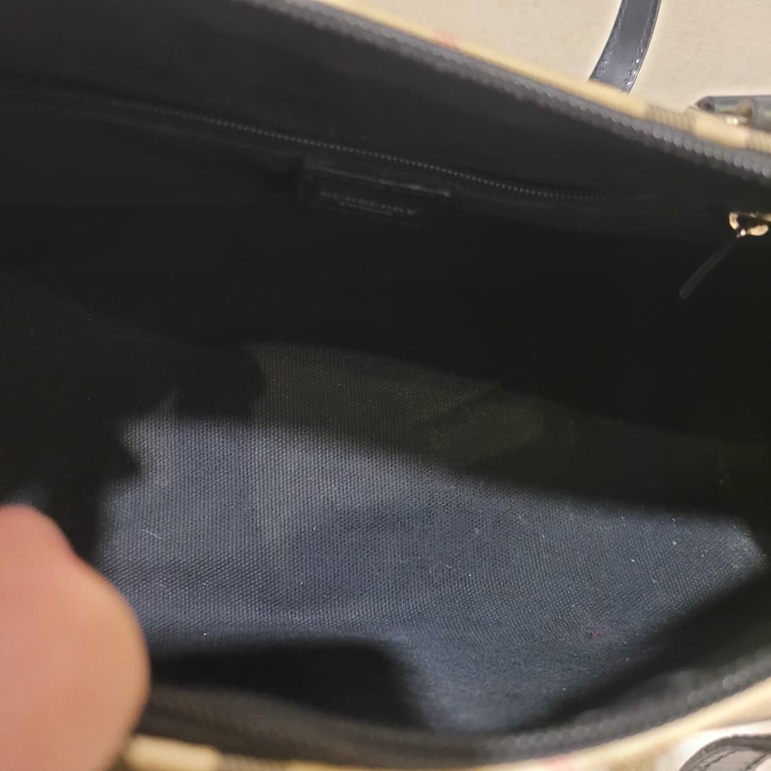 버버리 노바체크 원통 토트백 상품이미지8