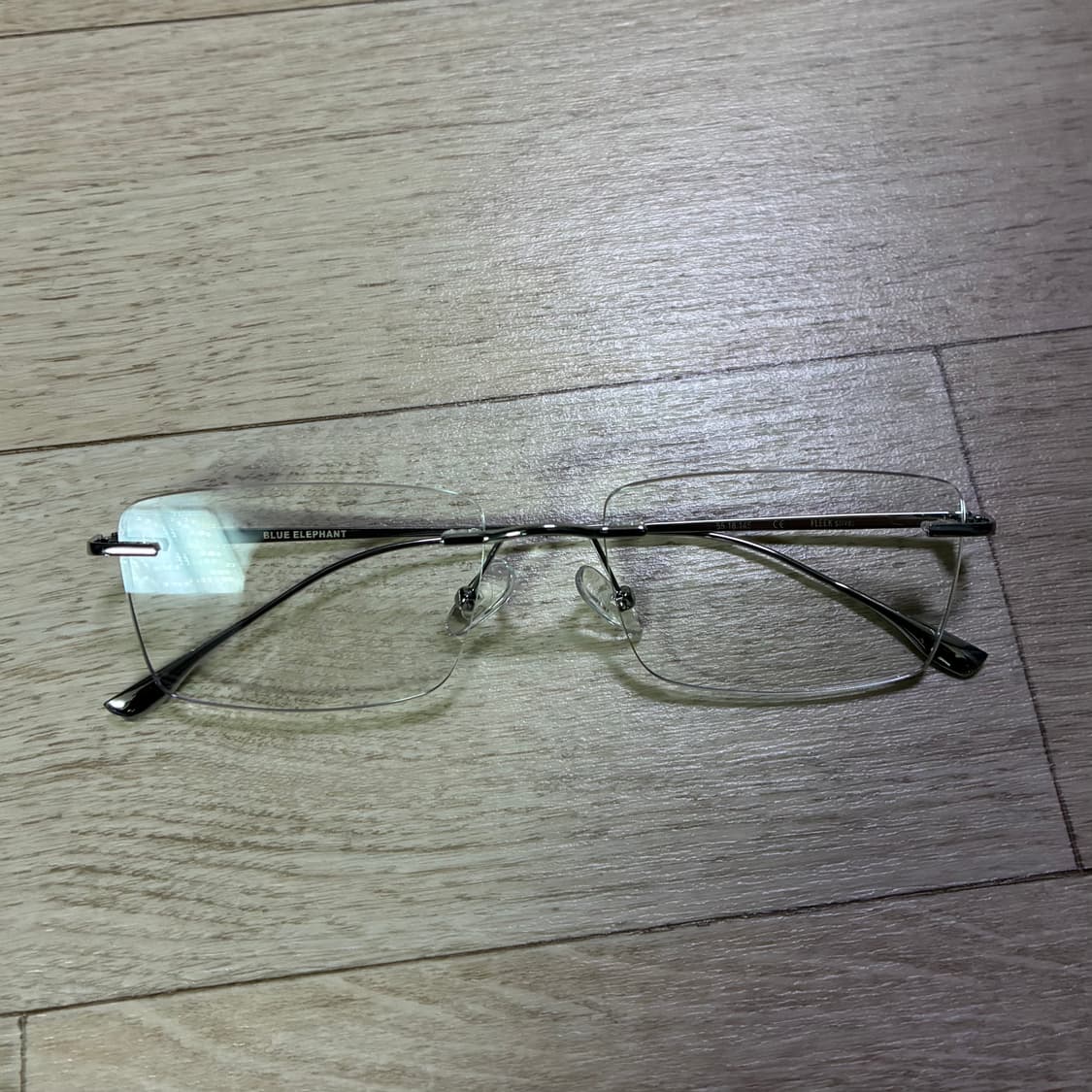 [새상품] 블루엘리펀트 FLEEK 실버 무테 안경 상품이미지7