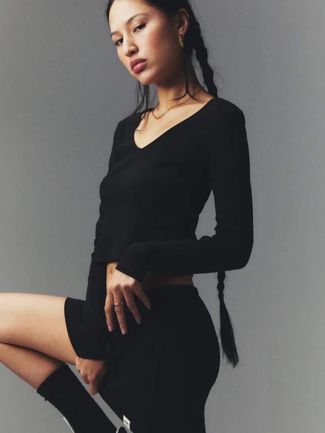 글로니 CLASSIC V-NECK LONG SLEEVE (BLACK) 상품이미지2