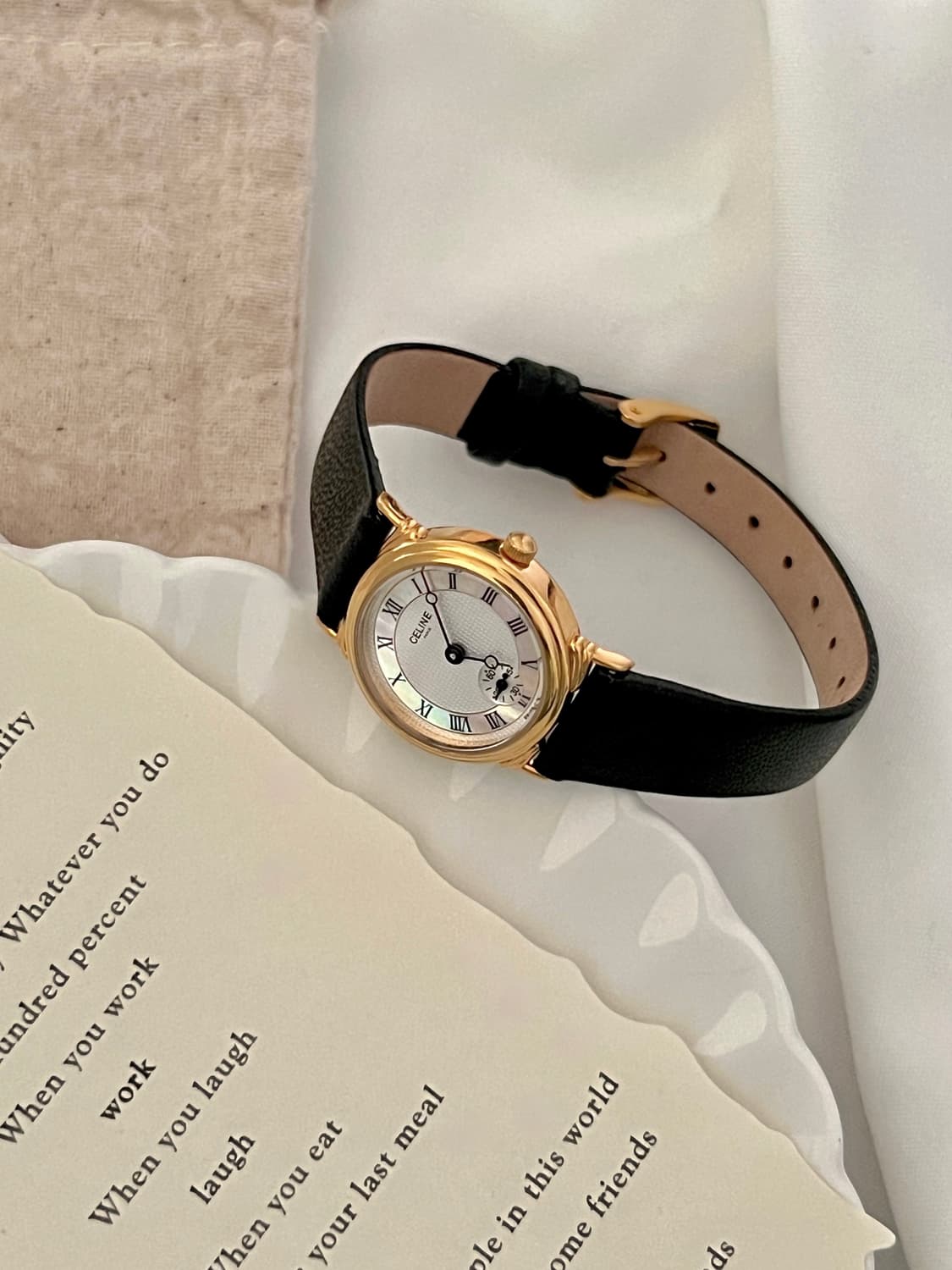 셀린느 스몰세컨드 골드 라운드 시계  / 정품감정.케어 상품이미지1