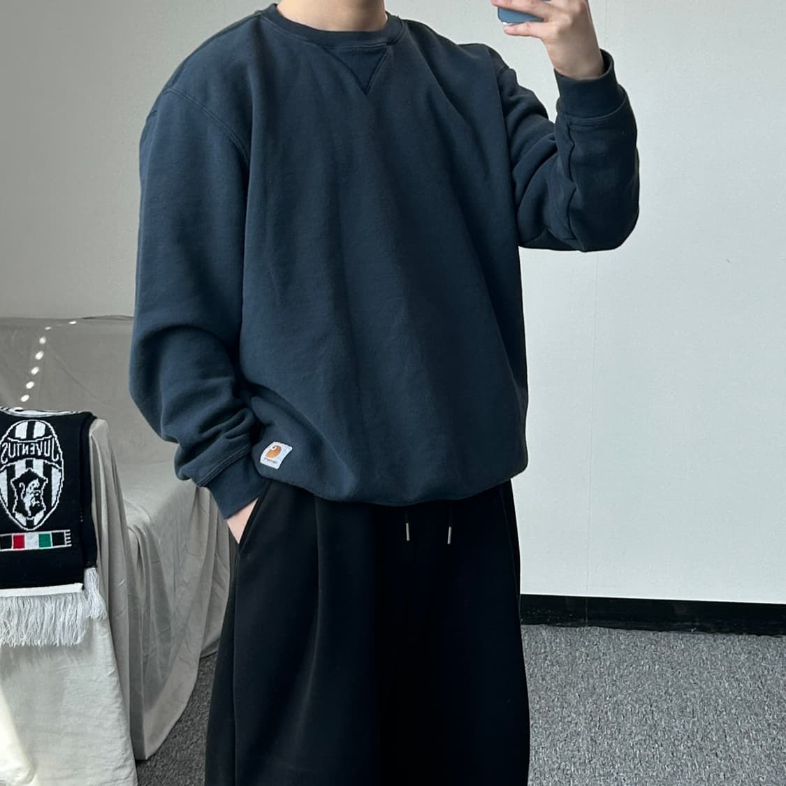 칼하트 미드웨이트 네이비 스웻셔츠 상품이미지8