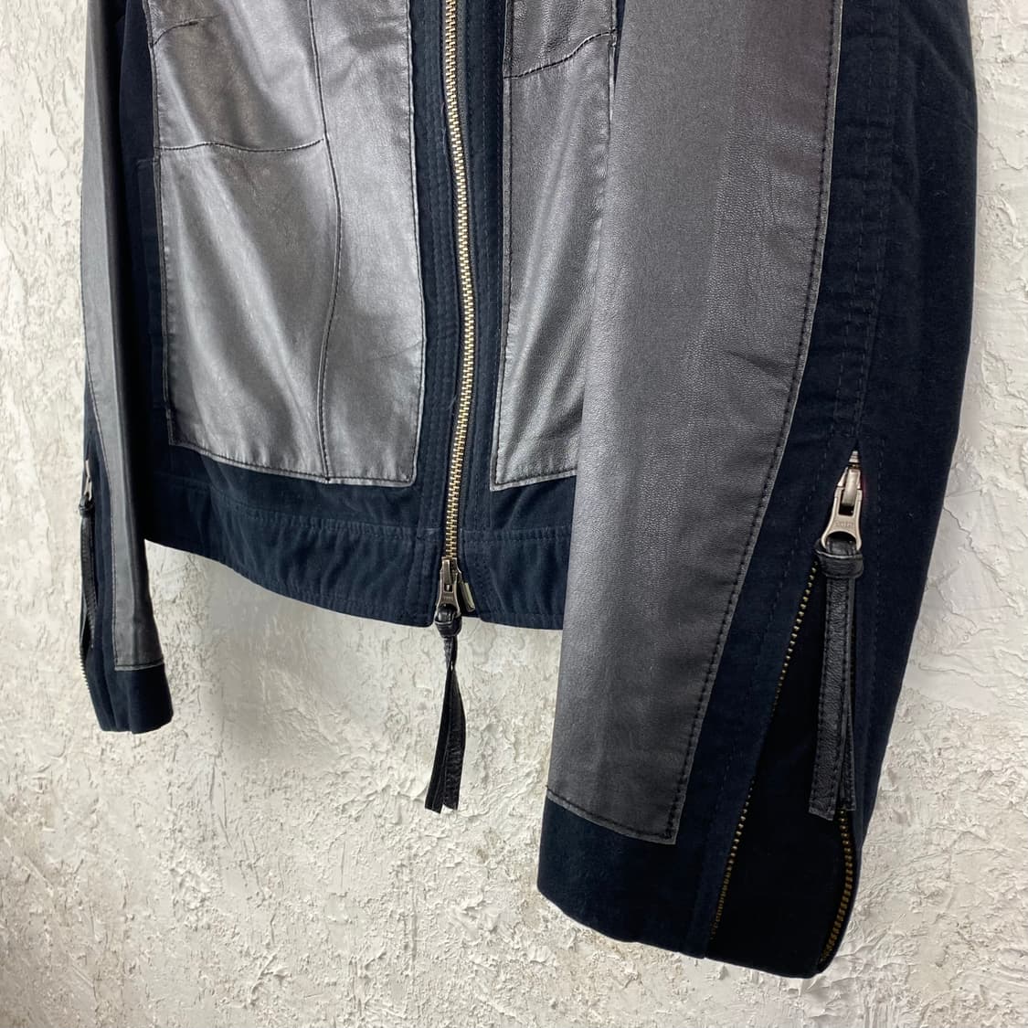 SACRA 레더 블록 패치드 애시메트릭 지퍼 자켓 상품이미지4