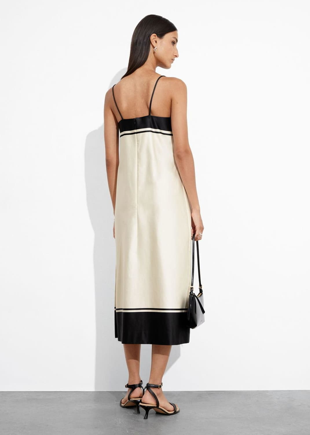 앤아더스토리즈 새틴 슬립 원피스 상품이미지4