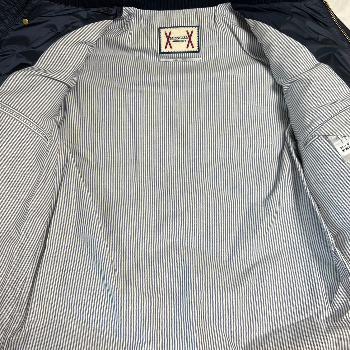 몽클레어 금장 감마블루 패딩 2사이즈 상품이미지4