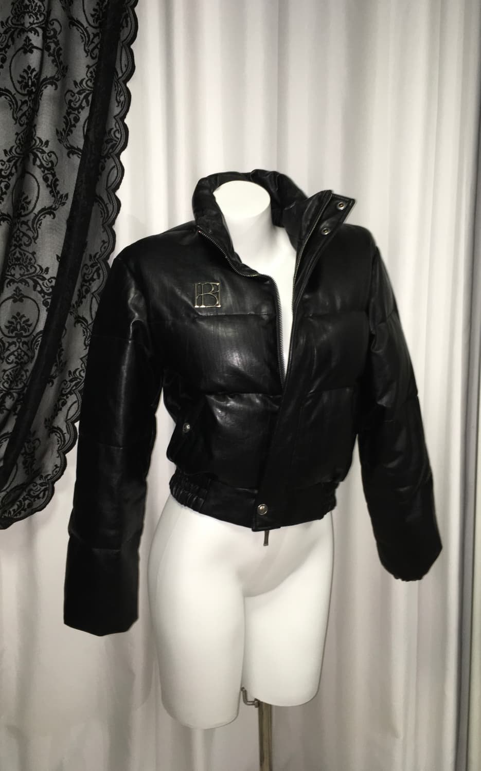 보헤미안서울 레더 덕다운 메탈 로고 패딩 M 상품이미지1