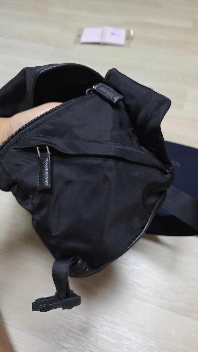 2vh991 L 프라다 바이커 백 상품이미지2