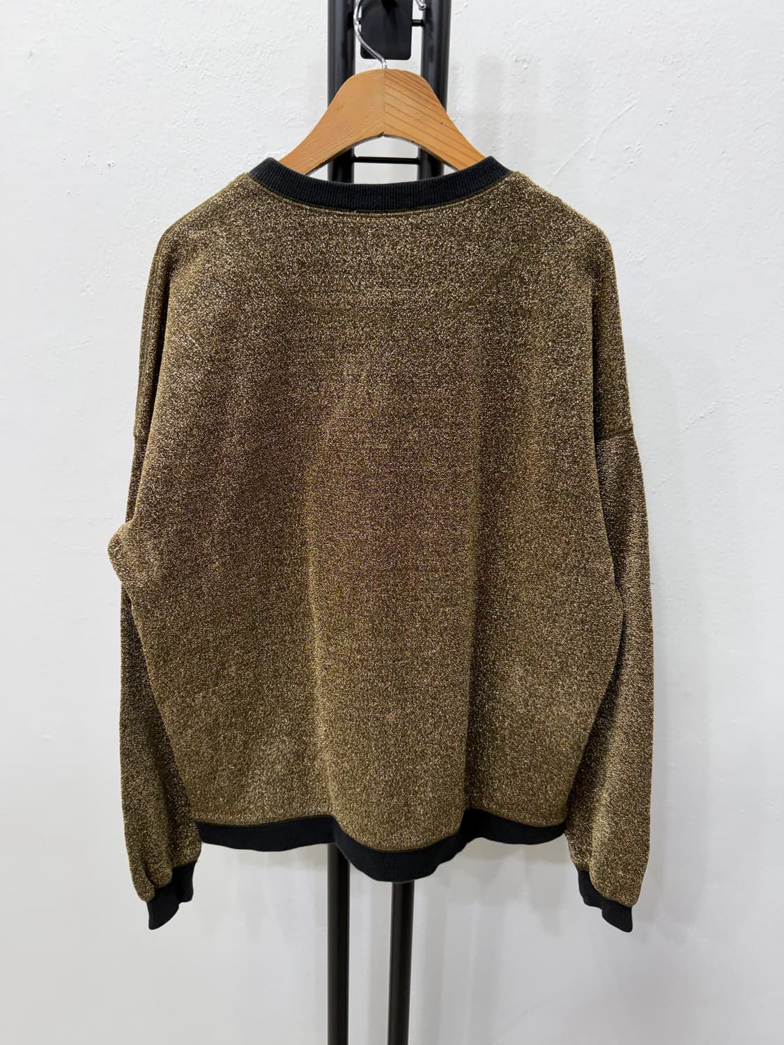 정품) 시스템 한섬 금색 펄 장식 오버핏 니트 맨투맨 90F 상품이미지5